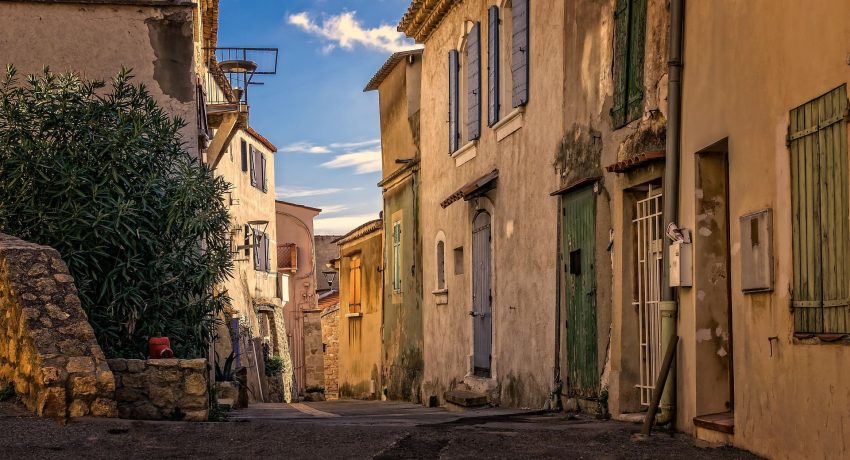 alley-2995354_1920 (1)